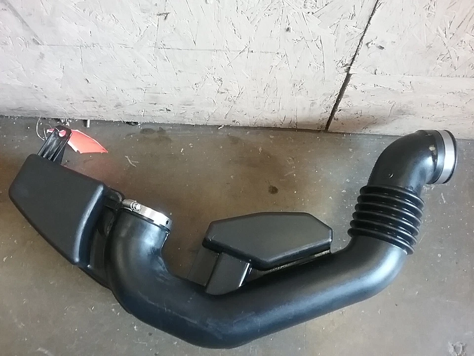 2015 Subaru Outback SW Air Intake Resonator Hose Tube 2.5L 4 Cylinder Automatic - Image 2 of 4