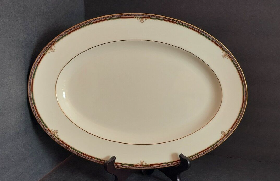 Service for 8 Noritake Lady Quentin 5 piece place setting Bone China