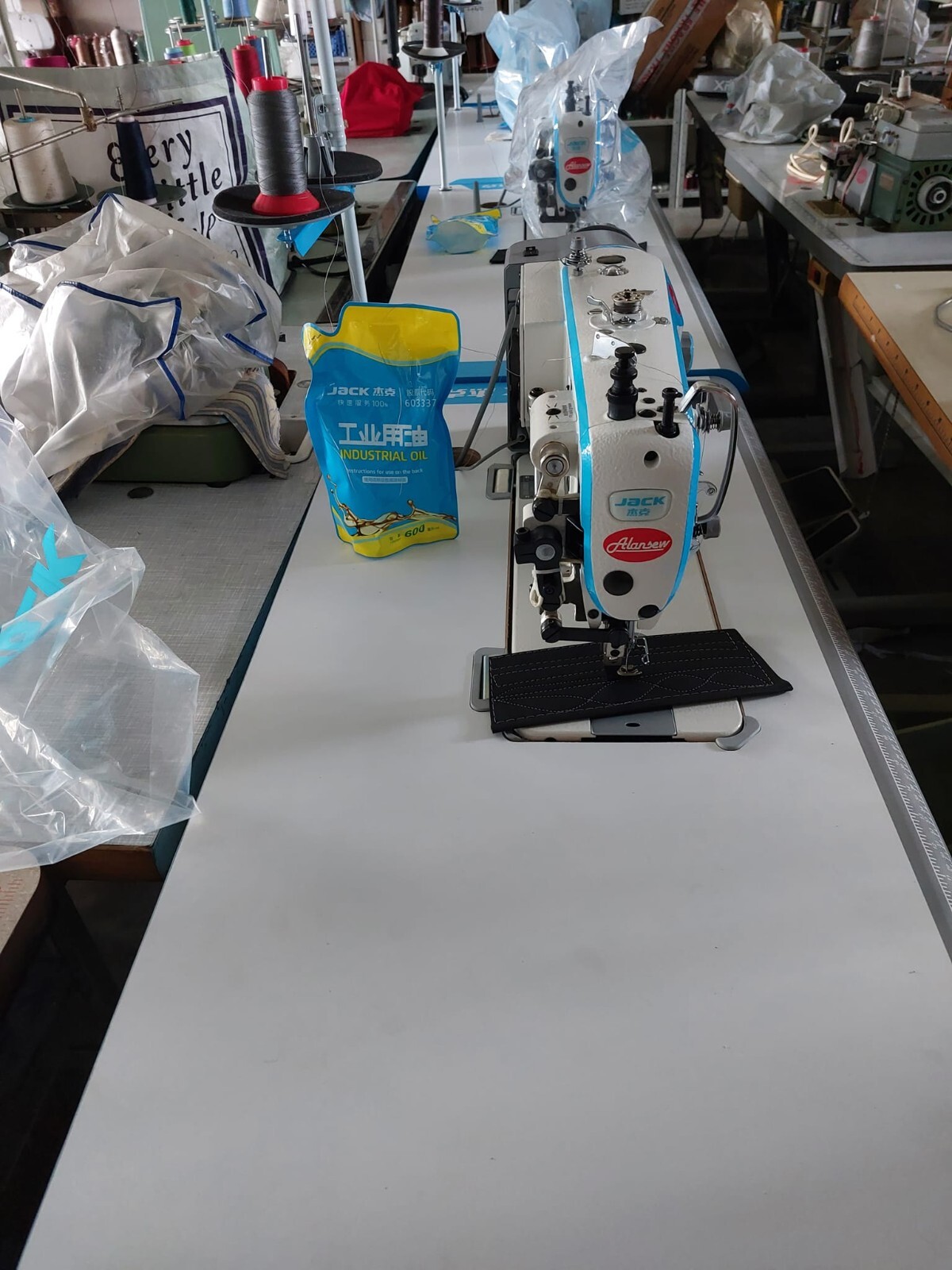 JACK WALKING FOOT INDUSTRIAL SEWING MACHINE COMPLETE WITH SERVO MOTOR