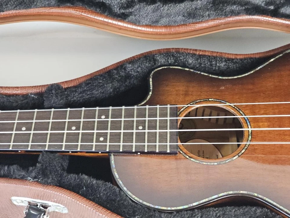 Breedlove Pursuit Ex CE CU Concert Acoustic Electric Ukulele Myrtle (AM1089038) - Image 3 of 4