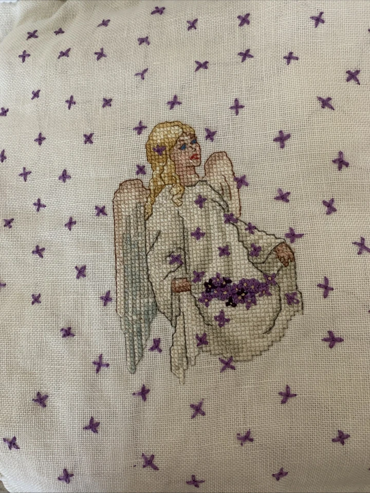 Almohada Angels Remembered De Colección Punto de Cruz 14x14 Abuela Hecha a Mano Púrpura Foto 3 de 4