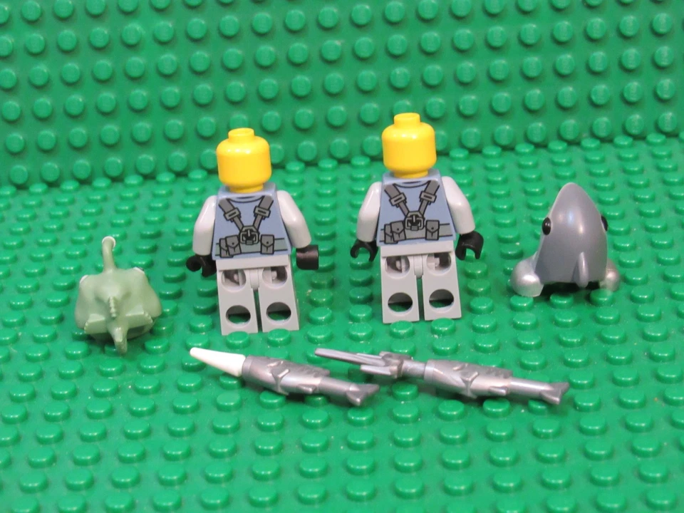 Lot of 2 LEGO Ninjago Movie Minifigures Shark Army Angler + Great White AG52 - Image 3 of 3