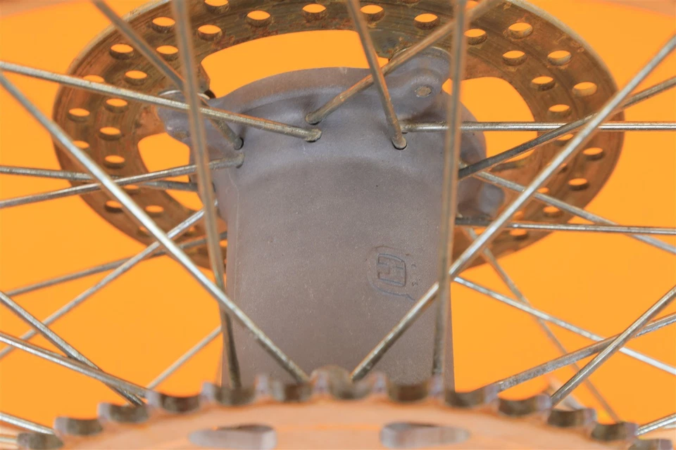 03-07 2004 TE250 TE 250 OEM задний обод колеса ступица шины ошейники в сборе 18x2,15 - Изображение 3 из 4