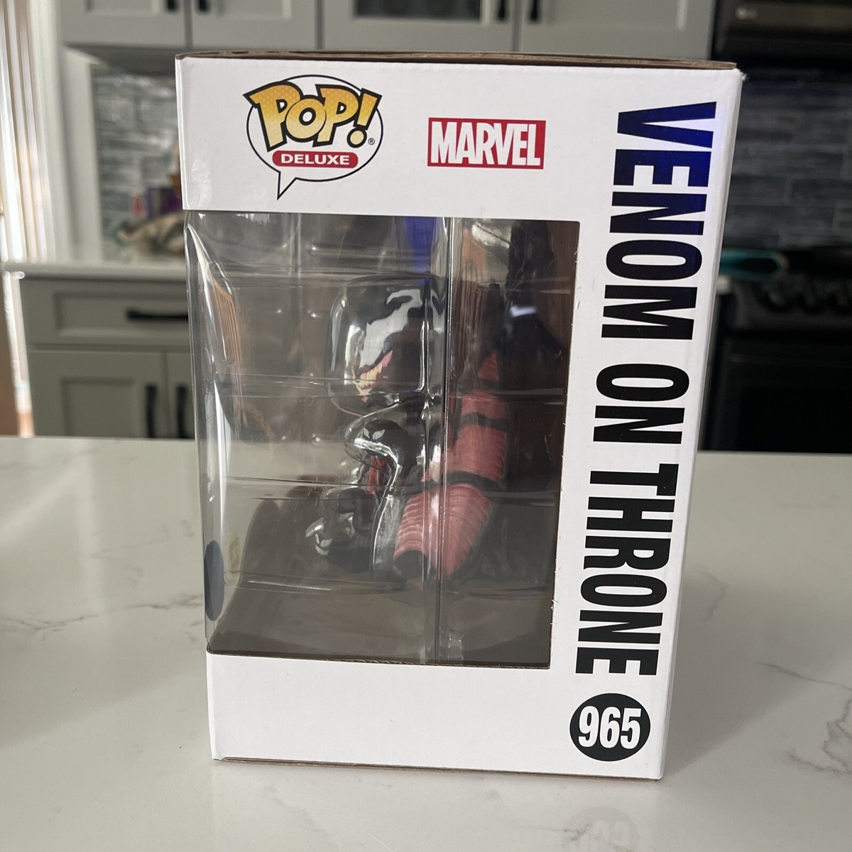 Funko Pop! Deluxe Marvel Venom On Throne #965 GITD Glow Pop In A