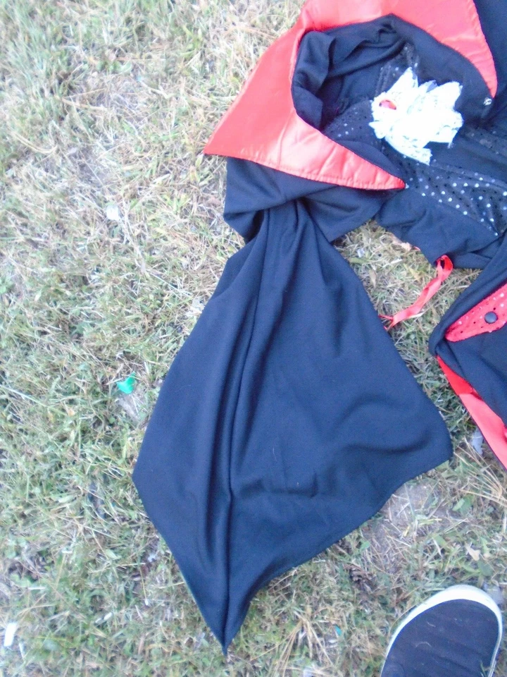 Disfraz Halloween Vampira Franco Cultura Adulto Rojo Y Negro Damas Pequeño Foto 4 de 4