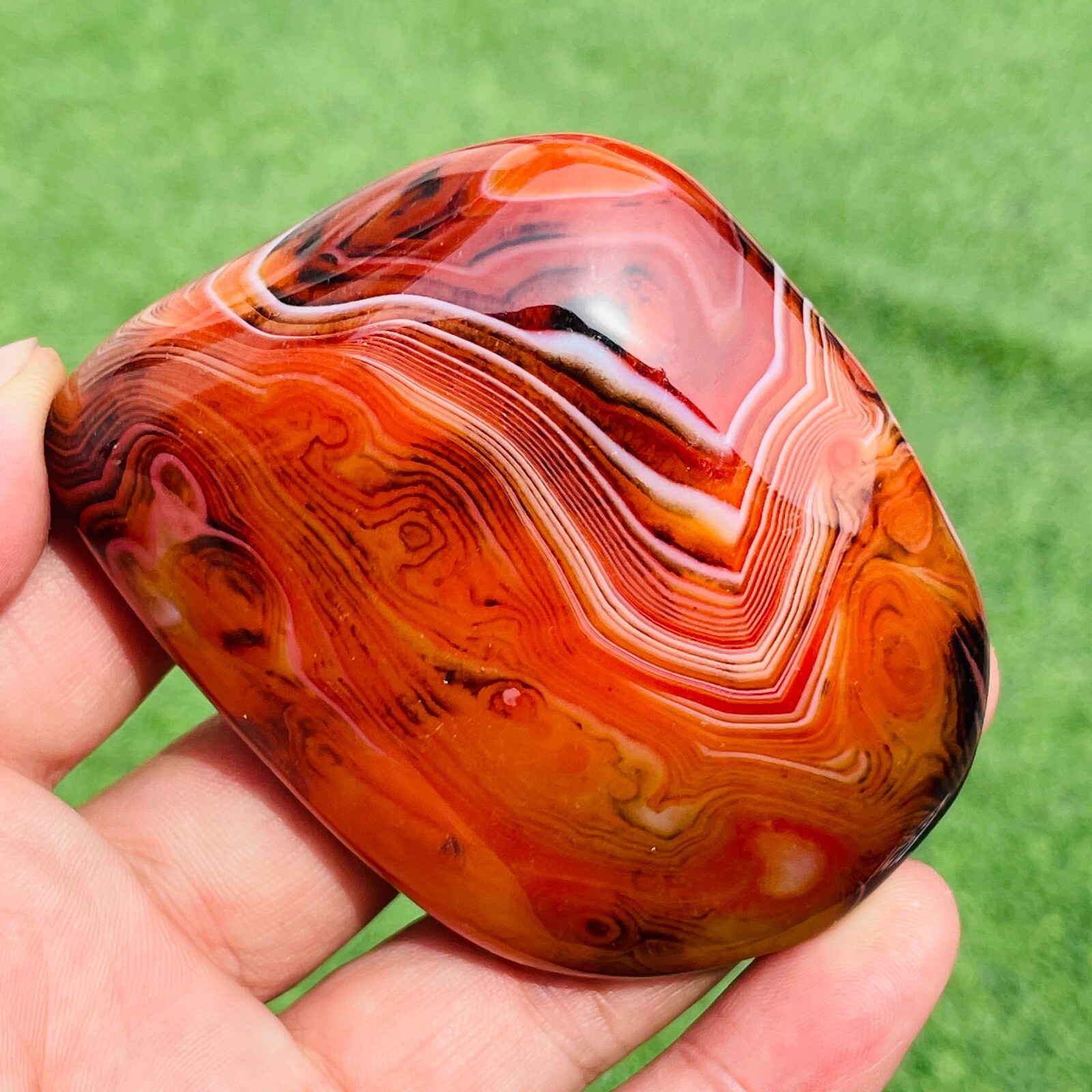 146g Natural Polished Silk Banded Sardonyx Agate Crystal Tumbled Stone Specimen