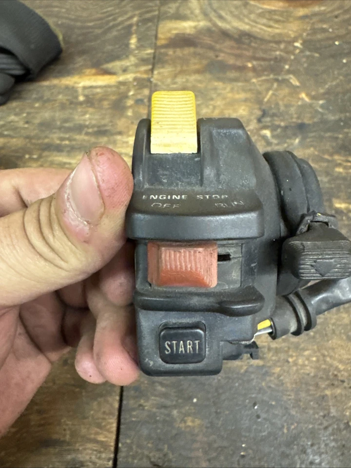 Interruptor de control de manillar izquierdo Suzuki Quadrunner 250 1991 37400-19B13 Foto 3 de 4