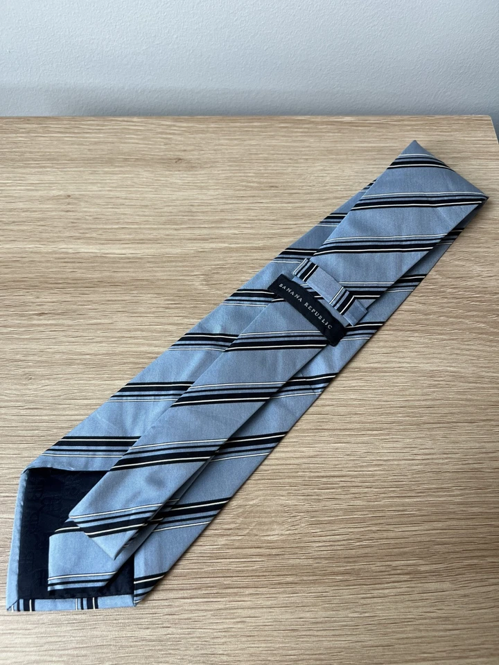 Corbata de diseñador Banana Republic diseño a rayas azul y blanco seda y algodón Foto 4 de 4