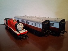 Thomas And Friends Hornby James The Red Engine W/Coaches OO Gauge Working Rare!