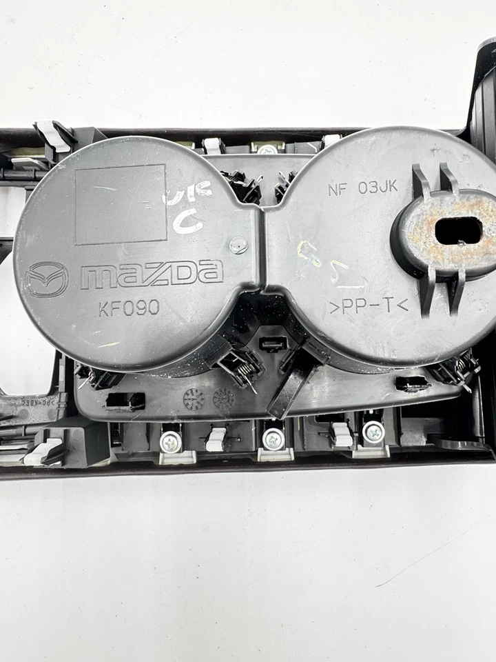 2014-2018 MAZDA 3 FRONT CENTER CONSOLE PANEL DUAL CUP DRINK HOLDER OEM - Imagem 3 de 4