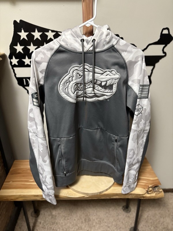 Colosseum Florida Gators NCAA Camo Sweatshirt Hoodie Size  Adult Small