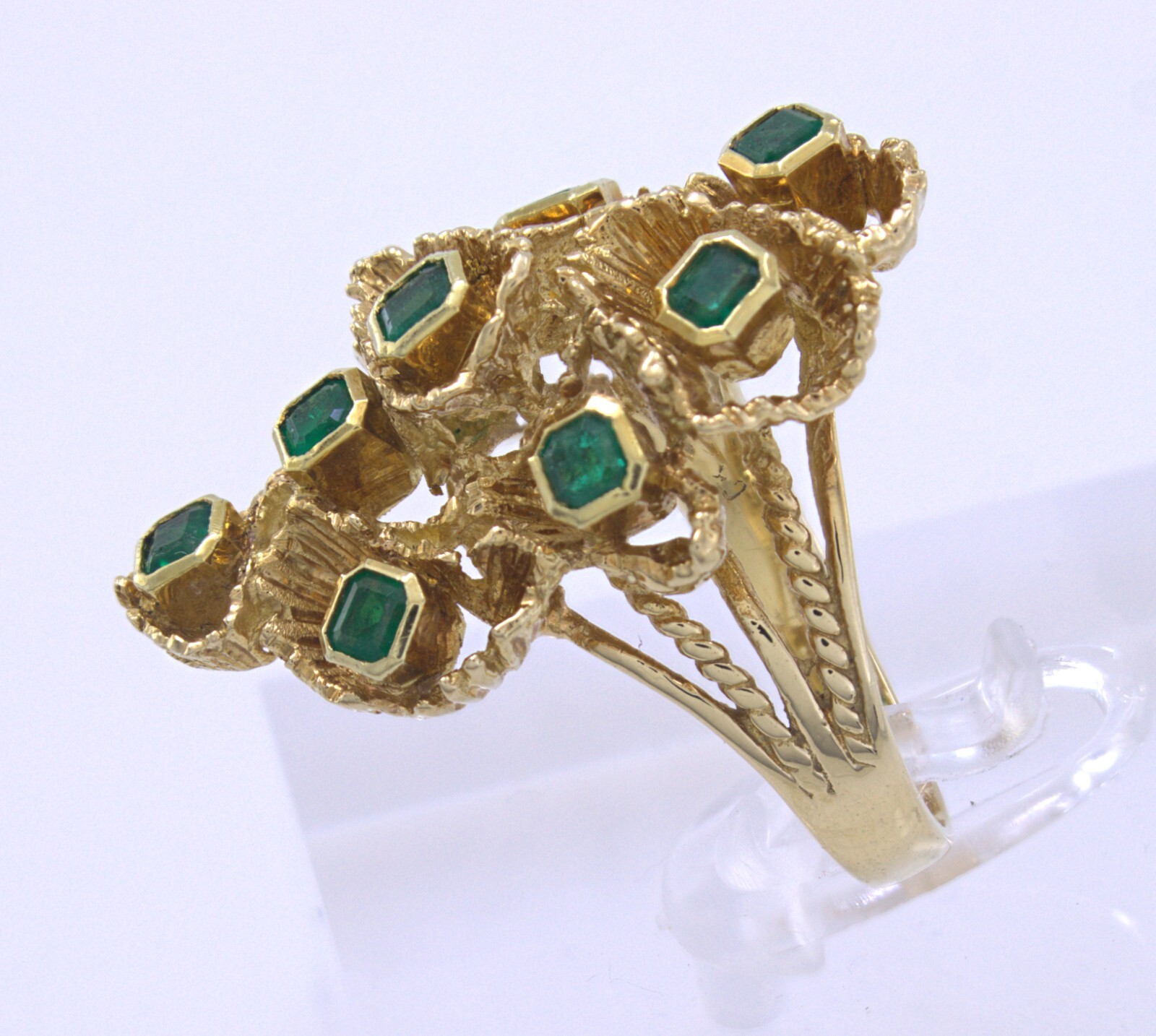 Emerald, Yellow Gold Ring - image 7