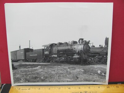 TEXAS & PACIFIC RAILROAD 0-8-0 LOCOMOTIVE #491 B&W PHOTO 1940 DALLAS TEXAS 