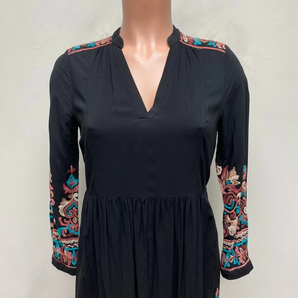 Vestido Floreat Mujer Negro Avery Bordado Floral Manga Larga Cuello en V Línea A XS Foto 2 de 4