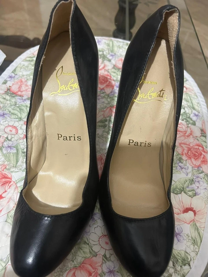 TACONES CHRISTIAN LOUBOUTIN - Bomba simple 100 - Talla EU 38 US 7.5 - Cuero negro Foto 2 de 4