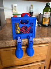 3d printed crate with legs, 3d crate, funny storage
