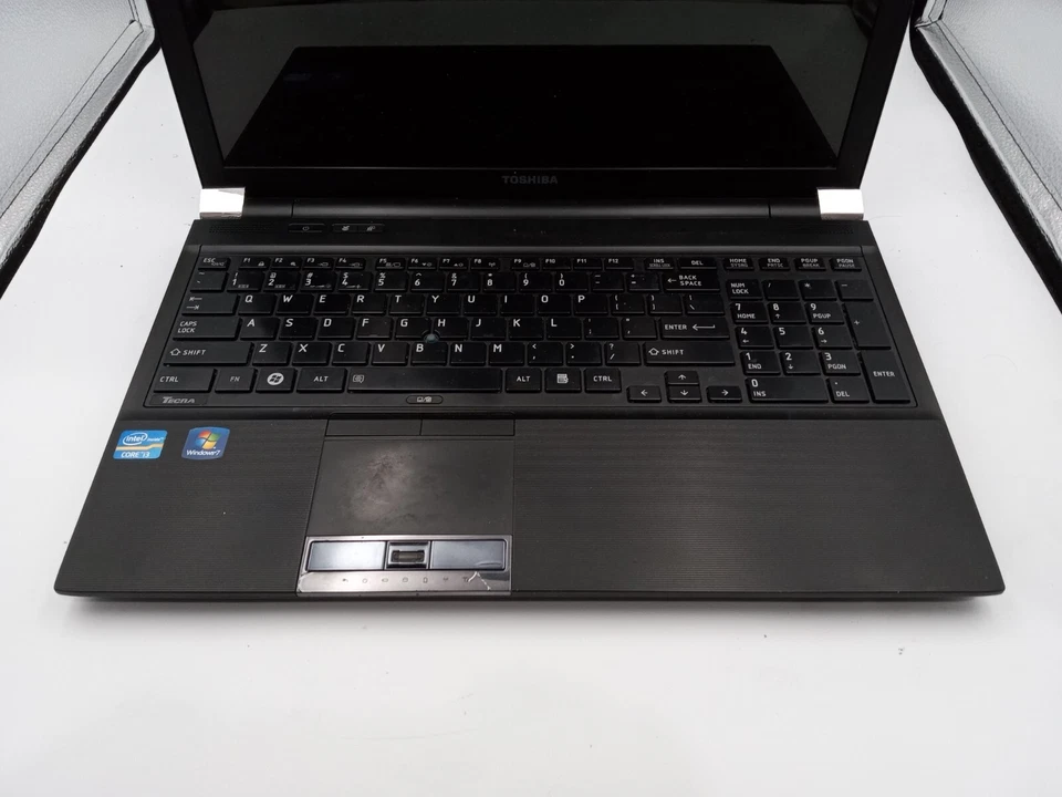 Toshiba Tecra R850 15" Laptop Intel i3-2350M 2.3GHz 4GB RAM - PARTS/REPAIR -RR - Image 2 of 4