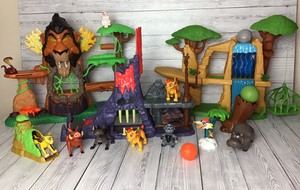 lion guard hyena hideout