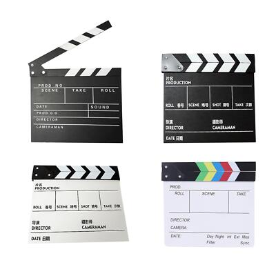 Utilisation de Clapperboard ou d'ardoise de film à deux mains dans la