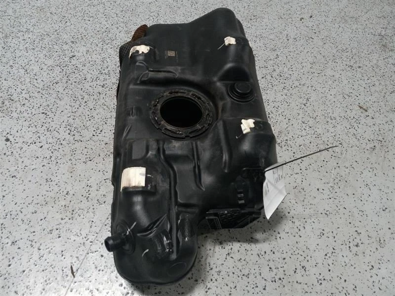 Chevrolet Sonic 2013-2018 tanque de combustible tamaño 9875 Foto 4 de 4
