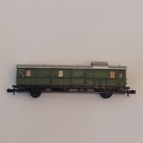 Minitrix Postwagen/Gepäckwagen 114069 Mehrfarbig mit Schiebetüren Gebraucht | Condition: Neu