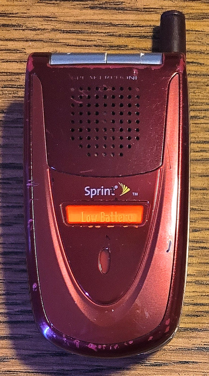 Sanyo VI-2300 - Red and Silver ( Sprint ) Flip Phone - READ / Very