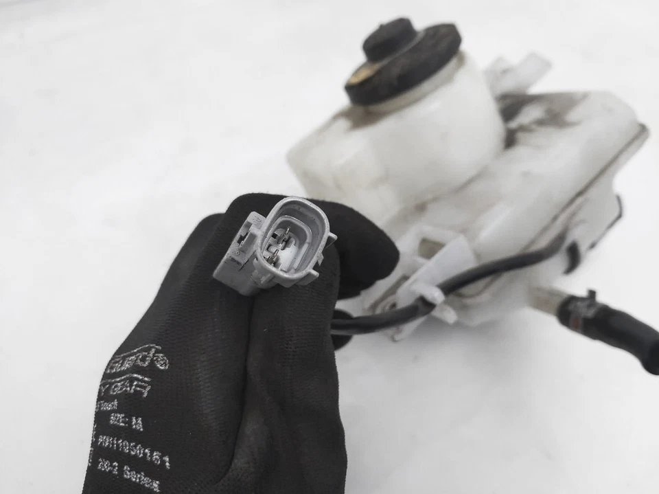 10 11 12 13 14 15 Toyota Prius Plug-In Brake Booster Master Cylinder 47220-47080 Foto 3 de 4