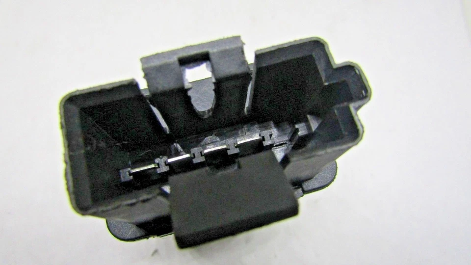 Relé de motor ventilador de refrigeración RY-83 ESTÁNDAR Foto 2 de 4