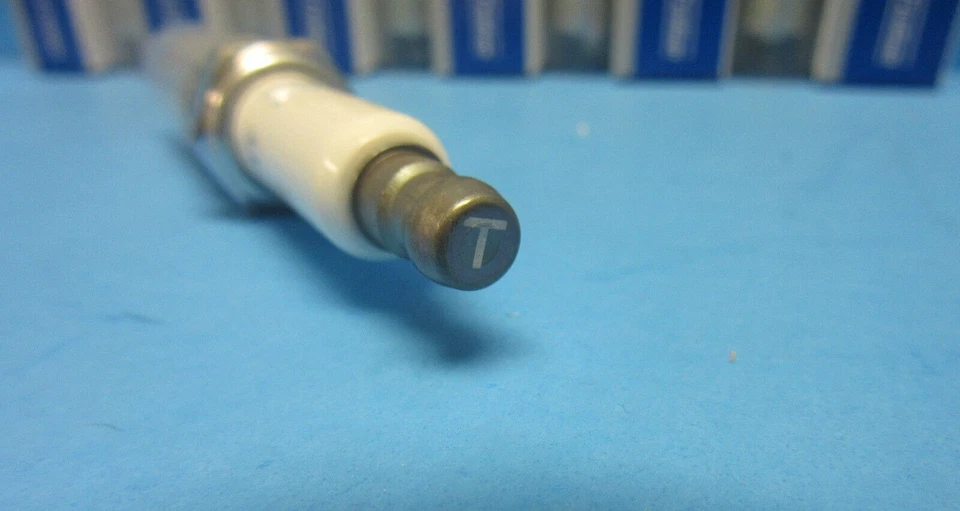 Set of 4 Spark Plugs Genuine GM ACDelco 41-108 Iridium OEM # 12590701 2.0L 2.4L - Image 4 of 4