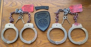 2x AUTHENTIC ARIZONA STATE PRISON FLORENCE LEG IRONS VTG PEERLESS & HANDCUFF KEY