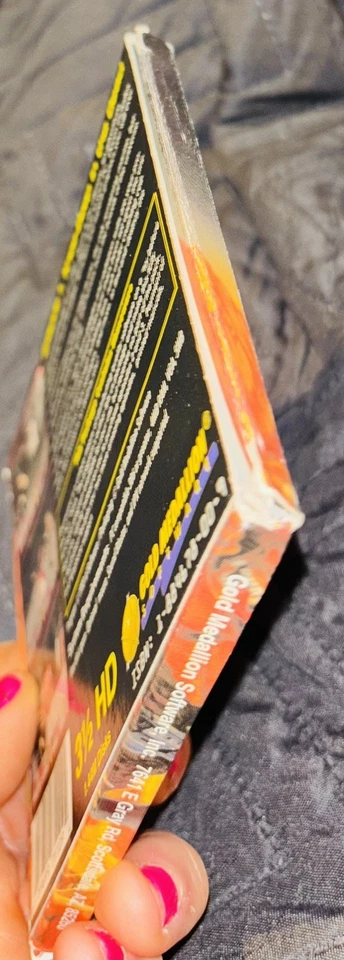 DOOM 1993 Shareware Gold Medallion 3.5” Floppy 2-Disc Set Version 1.666 - Image 4 of 4