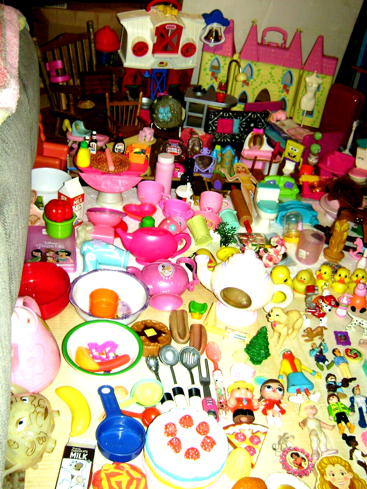 HUGE Lot of 300+ pc VTG Miniature Dollhouse Furniture & Accessories