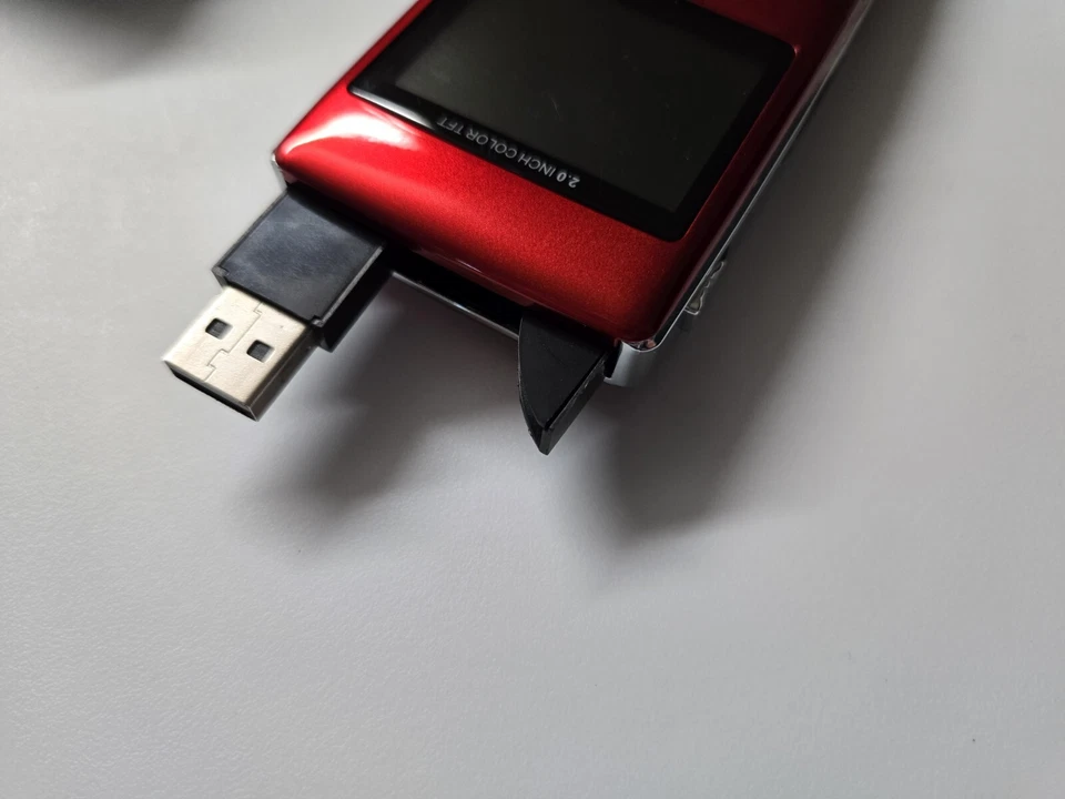 Cámara ProMaster MyMuvi Facecam HD roja Foto 4 de 4