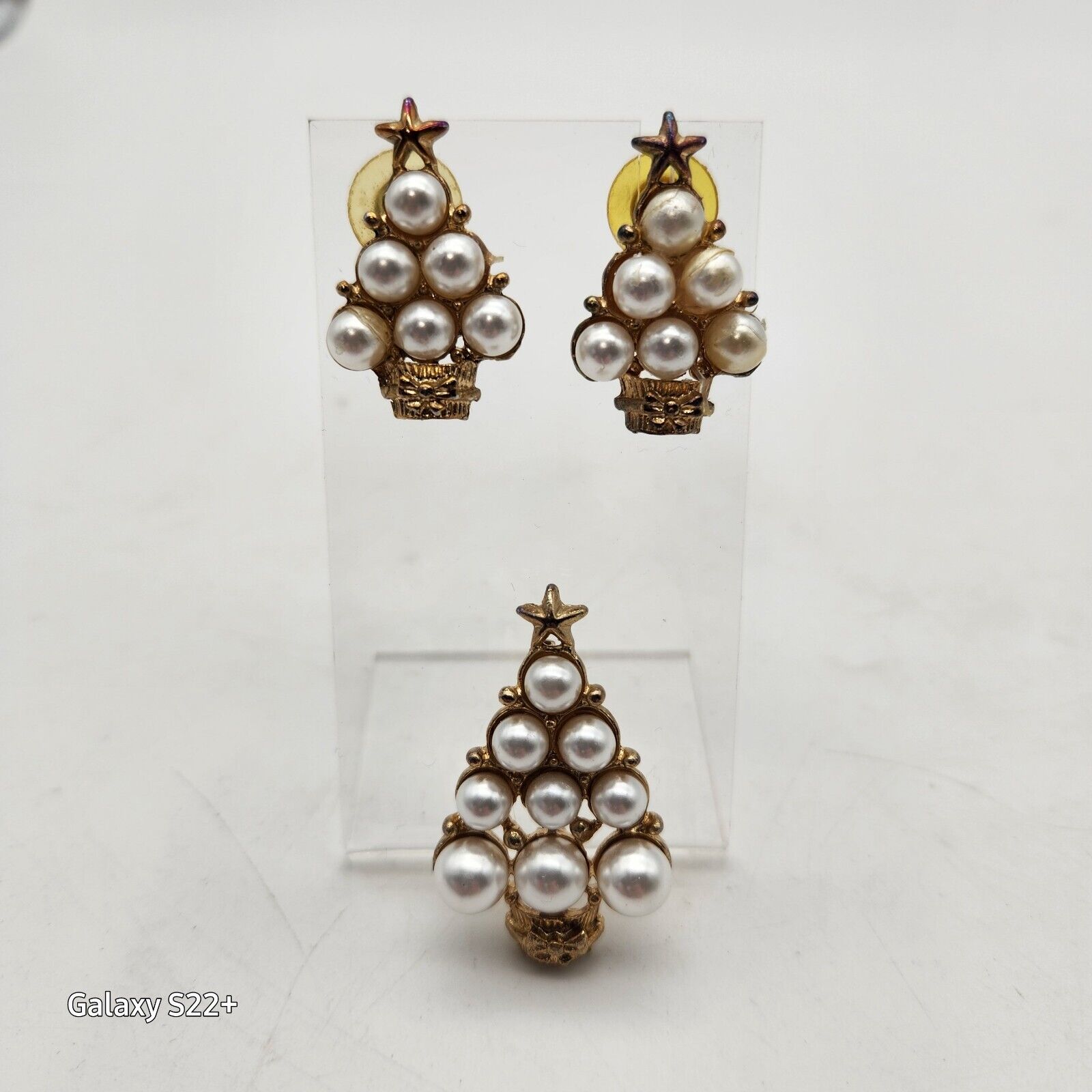 Vintage Faux Pearl Christmas Tree Pin Earrings Ma… - image 1