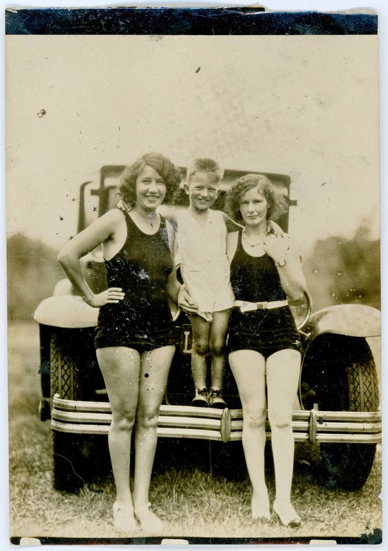 Vintage 1920's Snapshot Pretty Gals & Boy in Swimsuits w/ 1928 1929 Buick Sedan