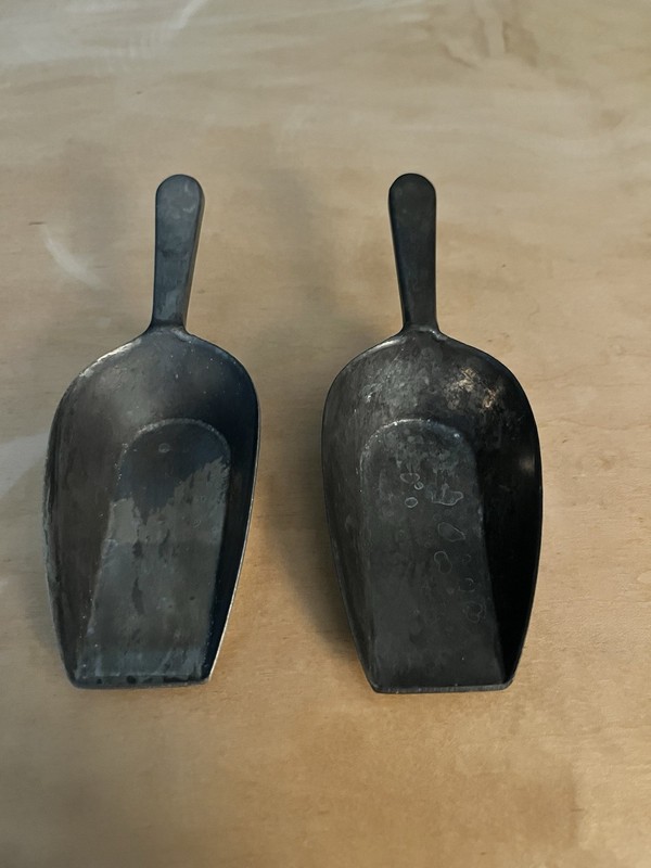 Vintage Metal Utility Scoops Set Of 2 Small Aluminum Ice Grain Coffee Candy Scoo