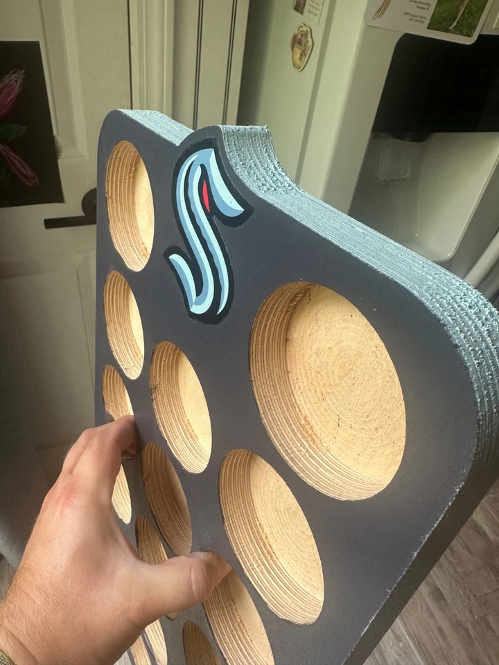 Expositor colgante de pared personalizado para 16 disco(s) de hockey Foto 2 de 4