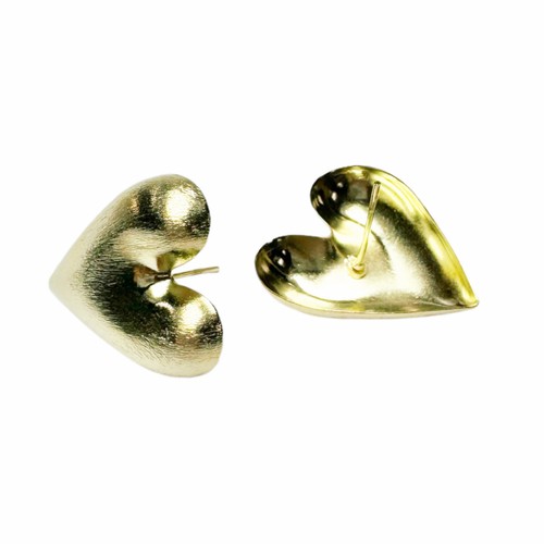 Aretes pequeños Sheila Fajl Mercy corazón hinchado enchapado en oro cepillado de 18 k - Imagen 5 de 6
