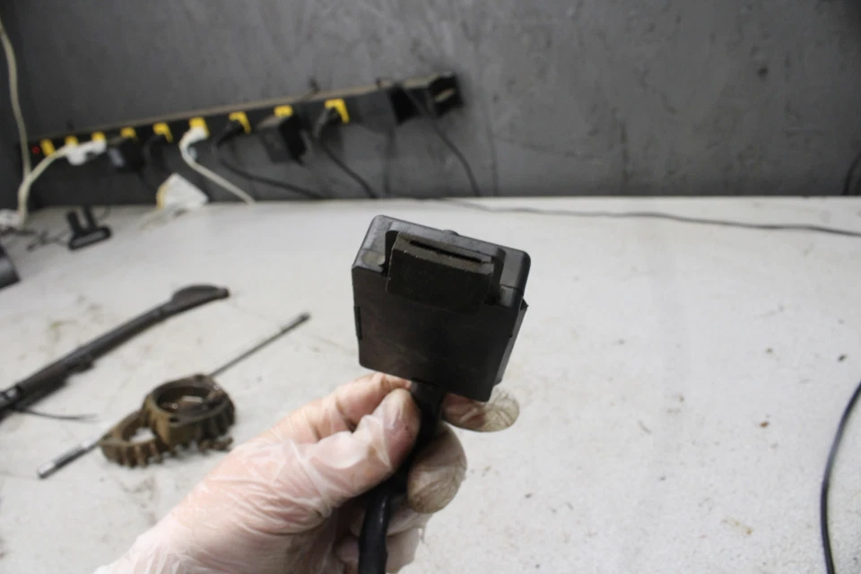 1982 Kawasaki 750 CSR KZ750M FUSE BOX FUSEBOX C1-2920.FO - Image 4 of 4