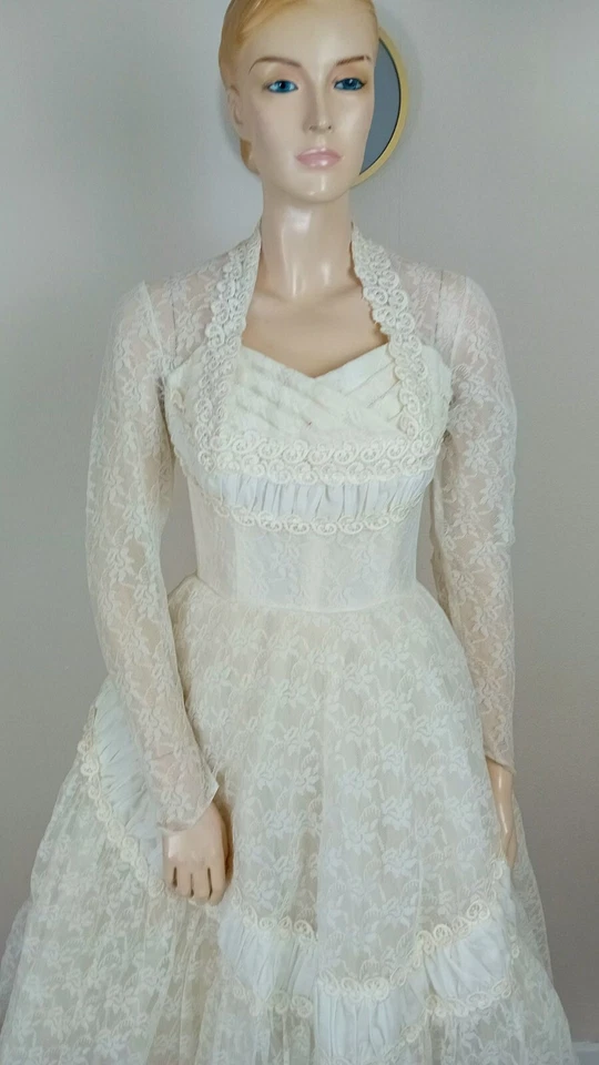 VINTAGE 50S IVORY WHITE LACE EMBROIDERED CALF-LENGTH FULL SKIRT WEDDING DRESS 8 - Image 3 of 4