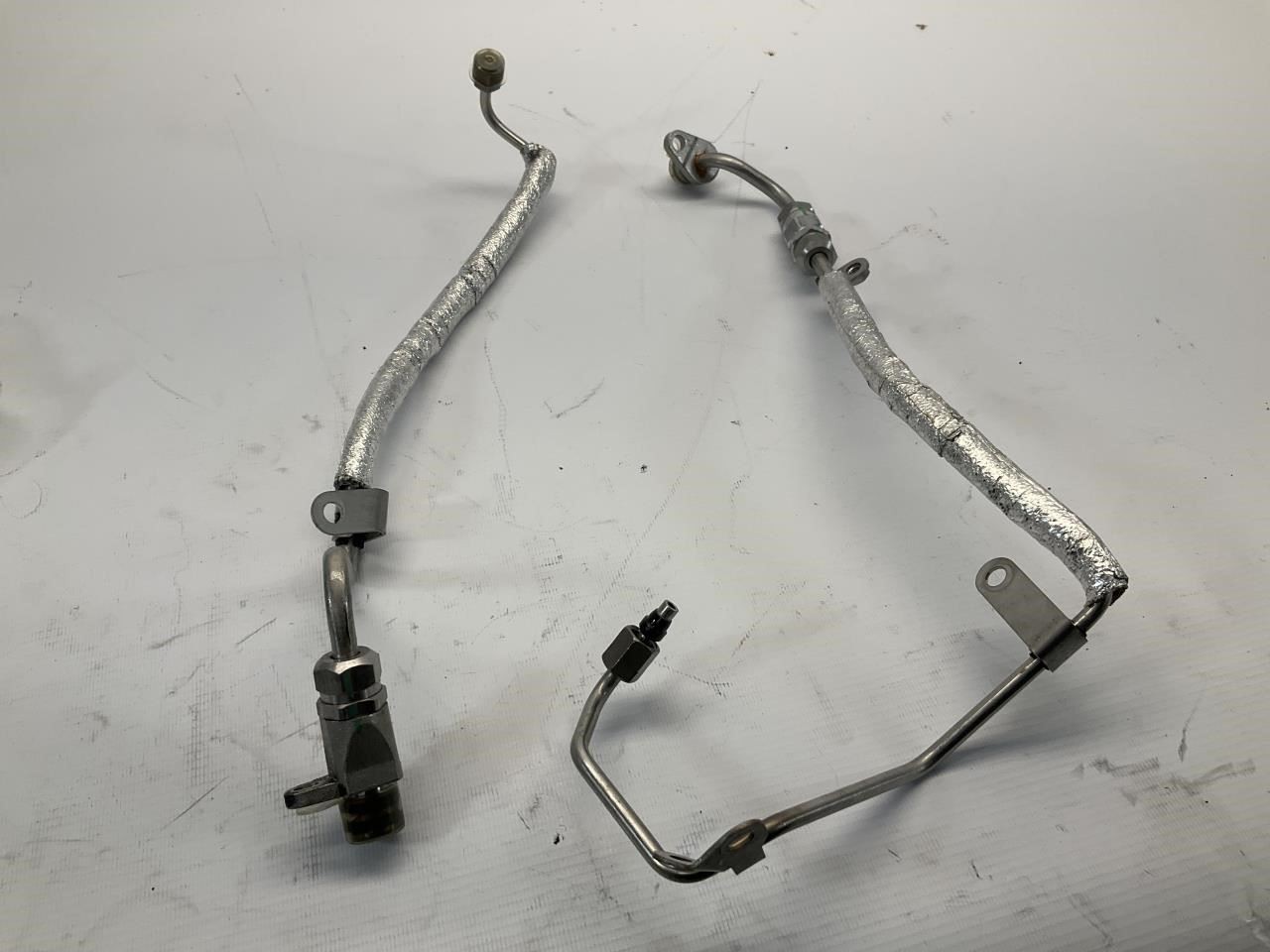 22-24 Ferrari SF90 Oil Delivery Tube Pipe Turbo Pair Q