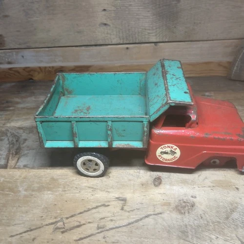 Vintage Tonka Hydraulic Dump Truck Pressed Steel Toy – Parts or Restoration
