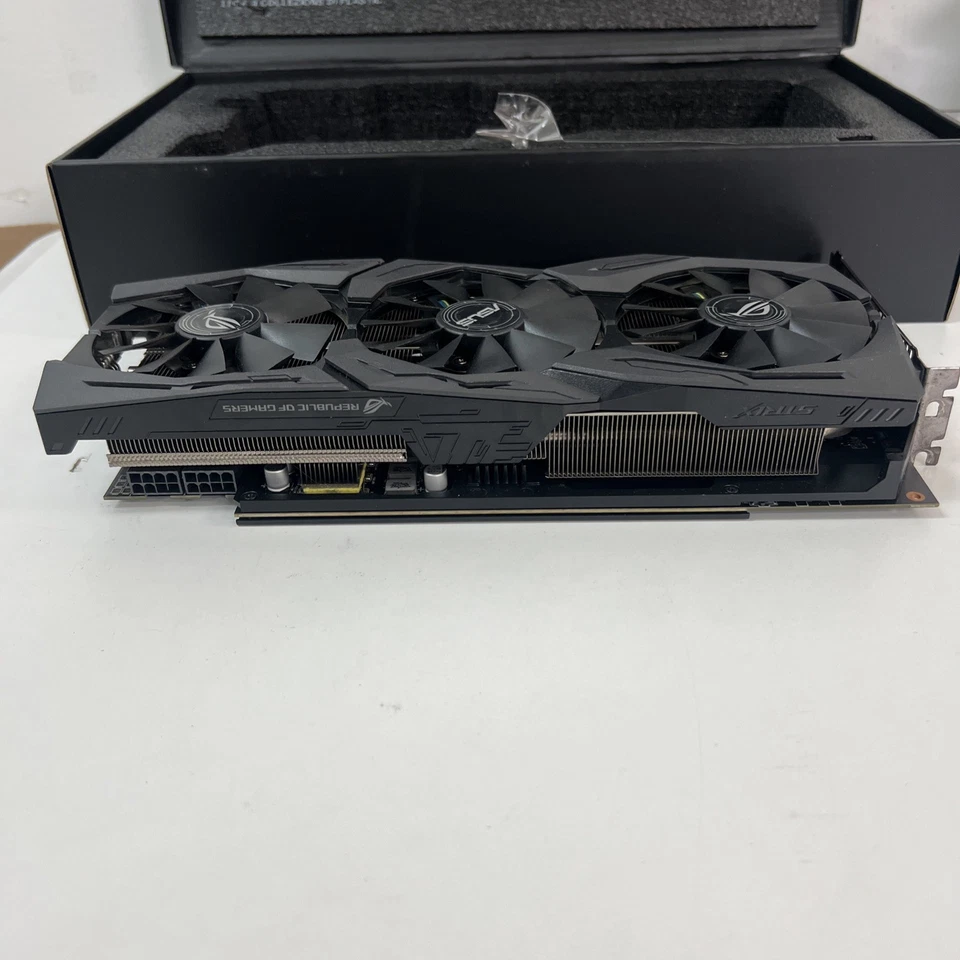 ASUS Radeon RX Vega 64 8GB Overclocked 2048-Bit HBM2 PCI Express Video Card - Image 3 of 4