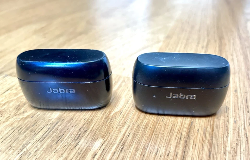 Auriculares inalámbricos deportivos con cancelación de ruido Jabra Elite 75T - negro titanio Foto 2 de 4