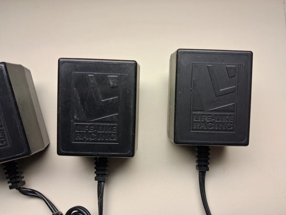 LOTE DE 5/CINCO TRANSFORMADORES REALISTAS, HO SLOT CAR POWER PACK LOTE DE CINCO  Foto 3 de 4