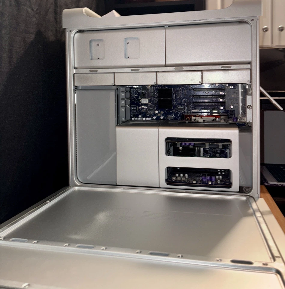 Apple Mac Pro A1186 8-Core 2x Xeon X5355 2.66GHz NO RAM HDD GRAPHICS For Parts - Image 4 of 4