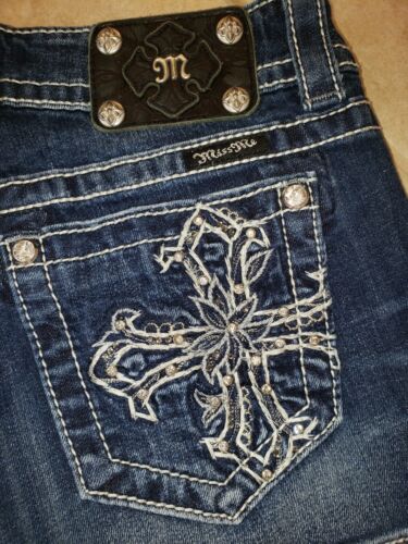 ♡MISS ME FLORAL CROSS SHORTS, size 27 JP5470H