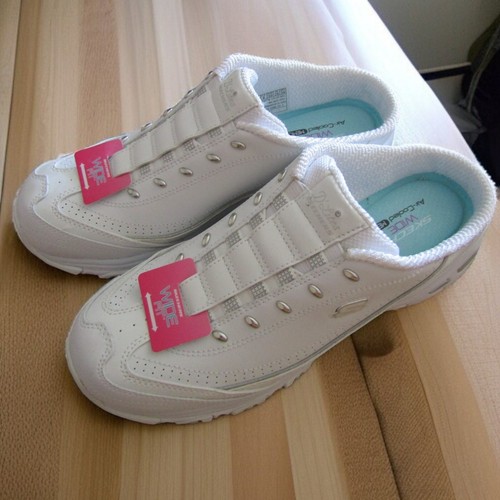 Skechers Women's White D'Lites Slip-On Mules Size 9W - Picture 2 of 6