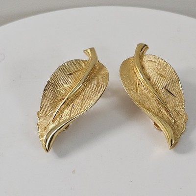 Vintage Kramer Signed Gold Tone Textured Leaf Clip On Earrings