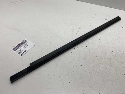⭕14-24 Maserati Ghibli Front Passenger Side Door Window Outer Belt Molding Right - Picture 6 of 17